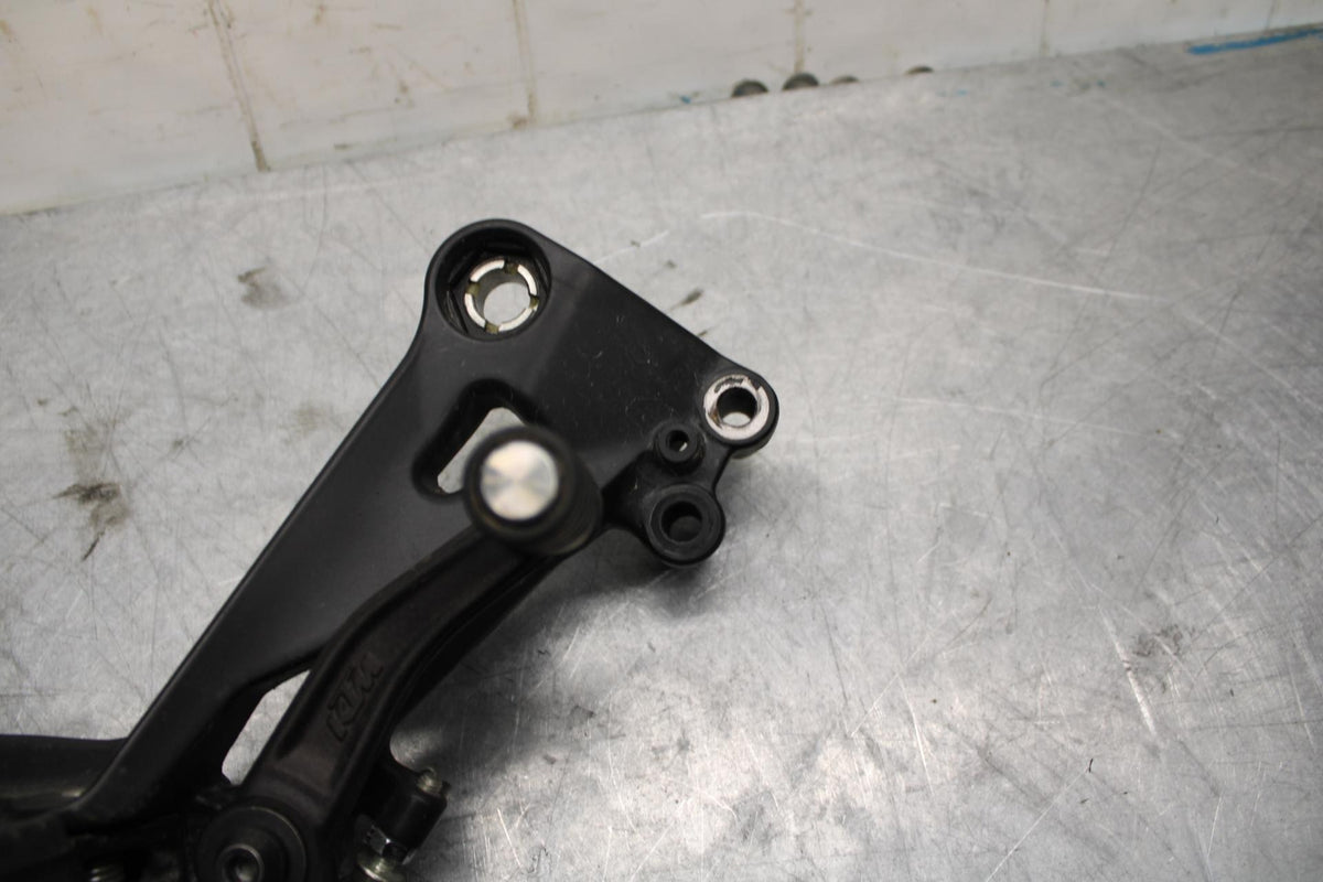 18 KTM RC 390 RIGHT REARSET REAR SET DRIVER FOOT PEG REST STOP BB442