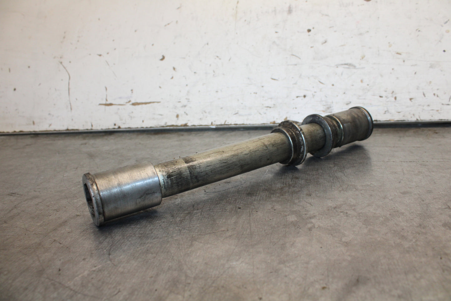 03-04 KAWASAKI NINJA ZX6RR FRONT WHEEL RIM AXLE PIVOT BOLT BB684