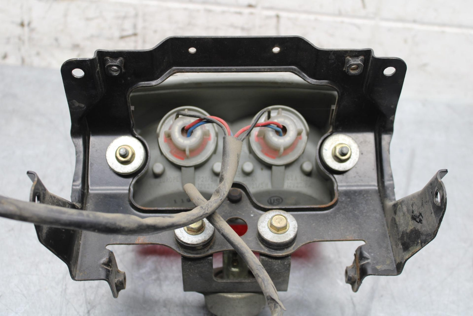 00-01 KAWASAKI ZZR600 REAR TAIL TAILLIGHT BACK BRAKE LIGHT BB568