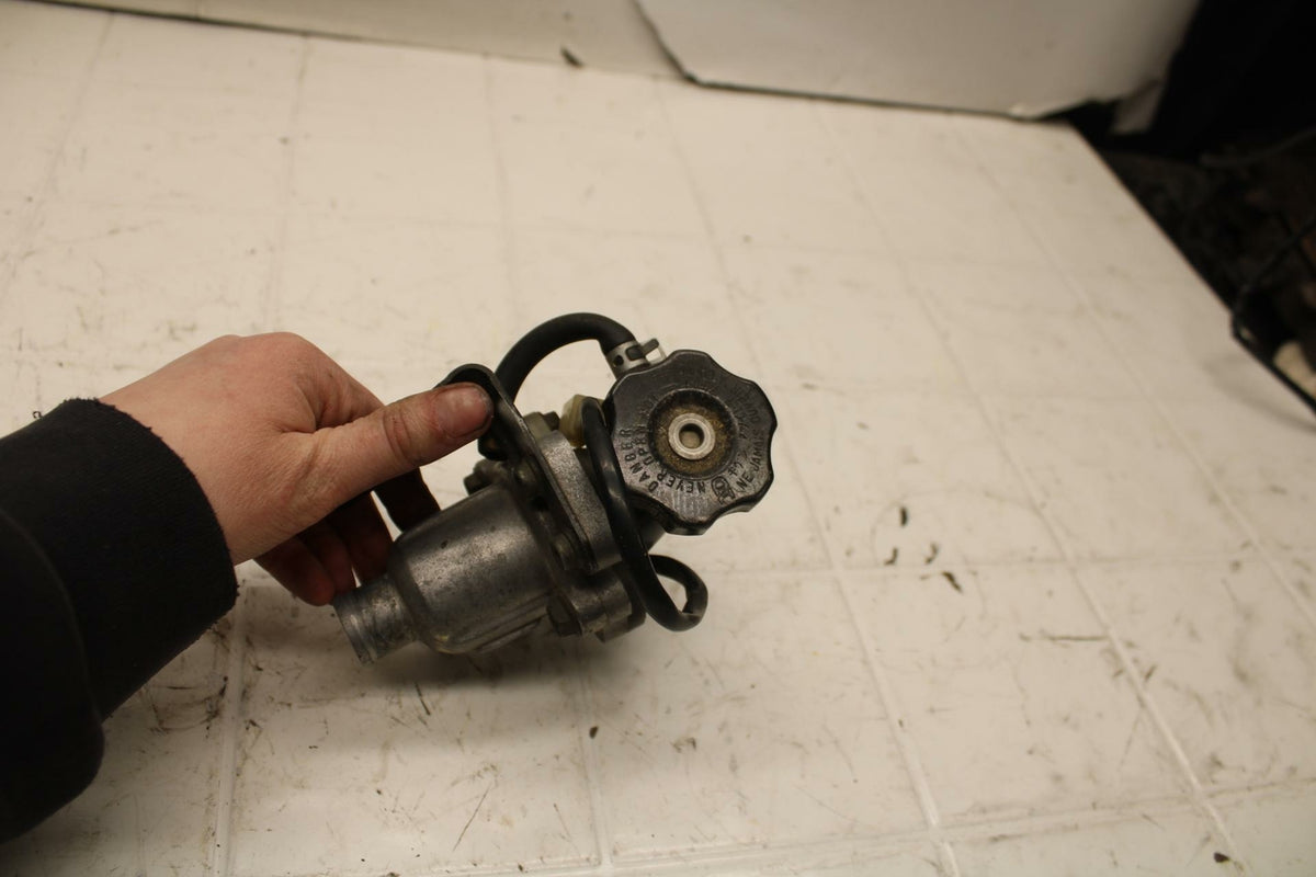 93-96 SUZUKI GSXR1100W THERMOSTAT W HOUSING ASSEMBLY BB12