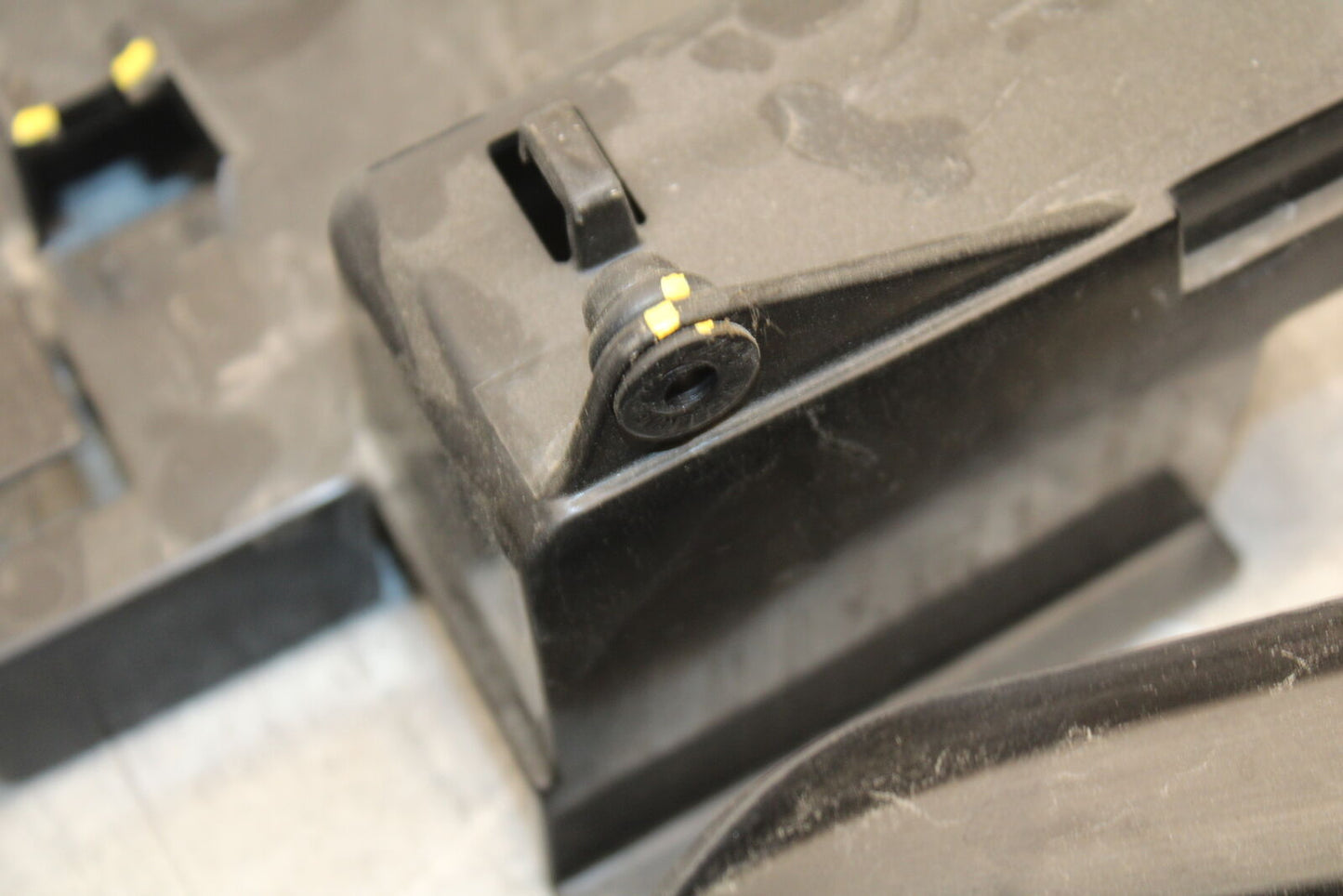 18-23 KAWASAKI NINJA 400 REAR BACK TAIL UNDERTAIL BATTERY TRAY PLASTIC BB660