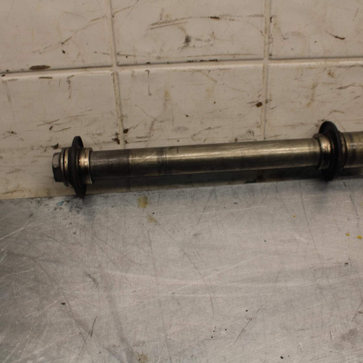 09-14 YAMAHA YZF R1 FRONT WHEEL RIM AXLE PIVOT BOLT 2C0-25181-00-00 BB471