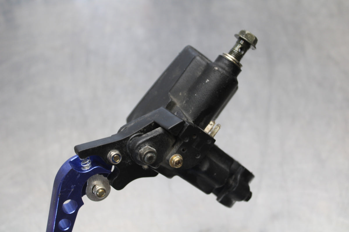 04-09 SUZUKI GS500F FRONT BRAKE MASTER CYLINDER w/ LEVER BB165
