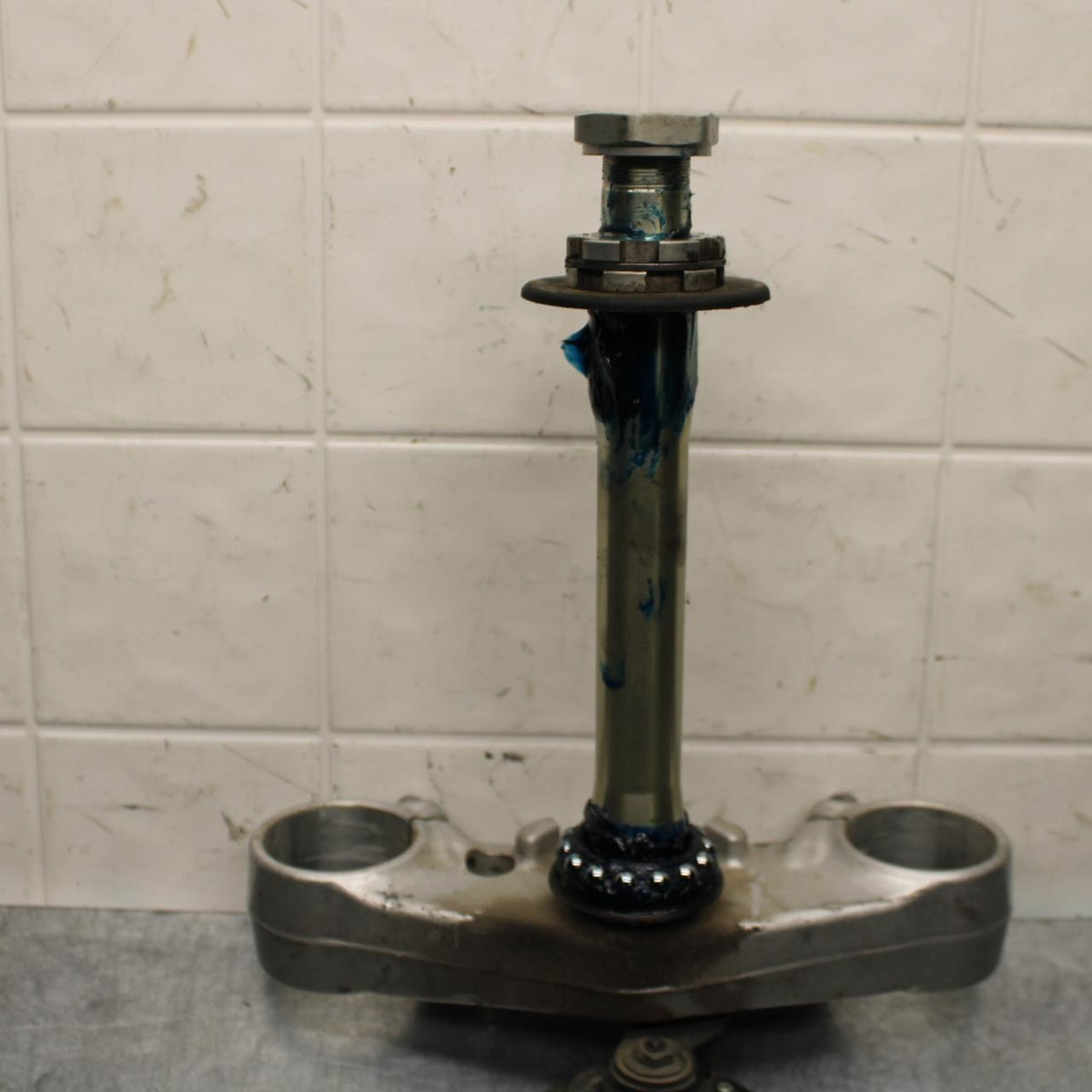 2009 Triumph Daytona 675 FRONT FORKS CLAMP LOWER TRIPLE TREE STEM  BB584