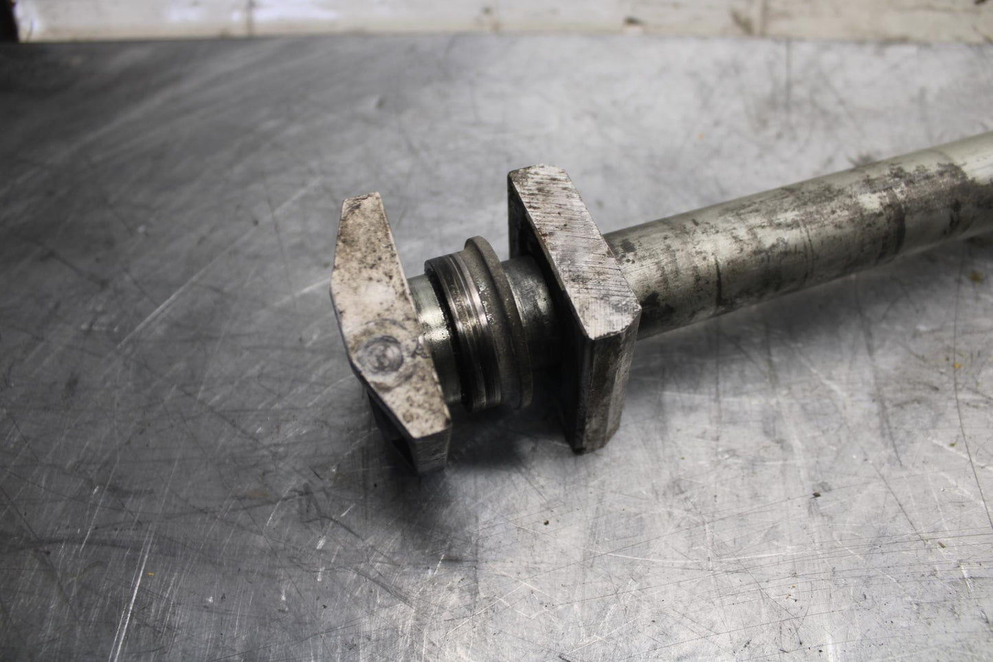 1998 Suzuki TL1000S REAR AXLE BACK WHEEL RIM PIVOT BOLT AXEL BB508