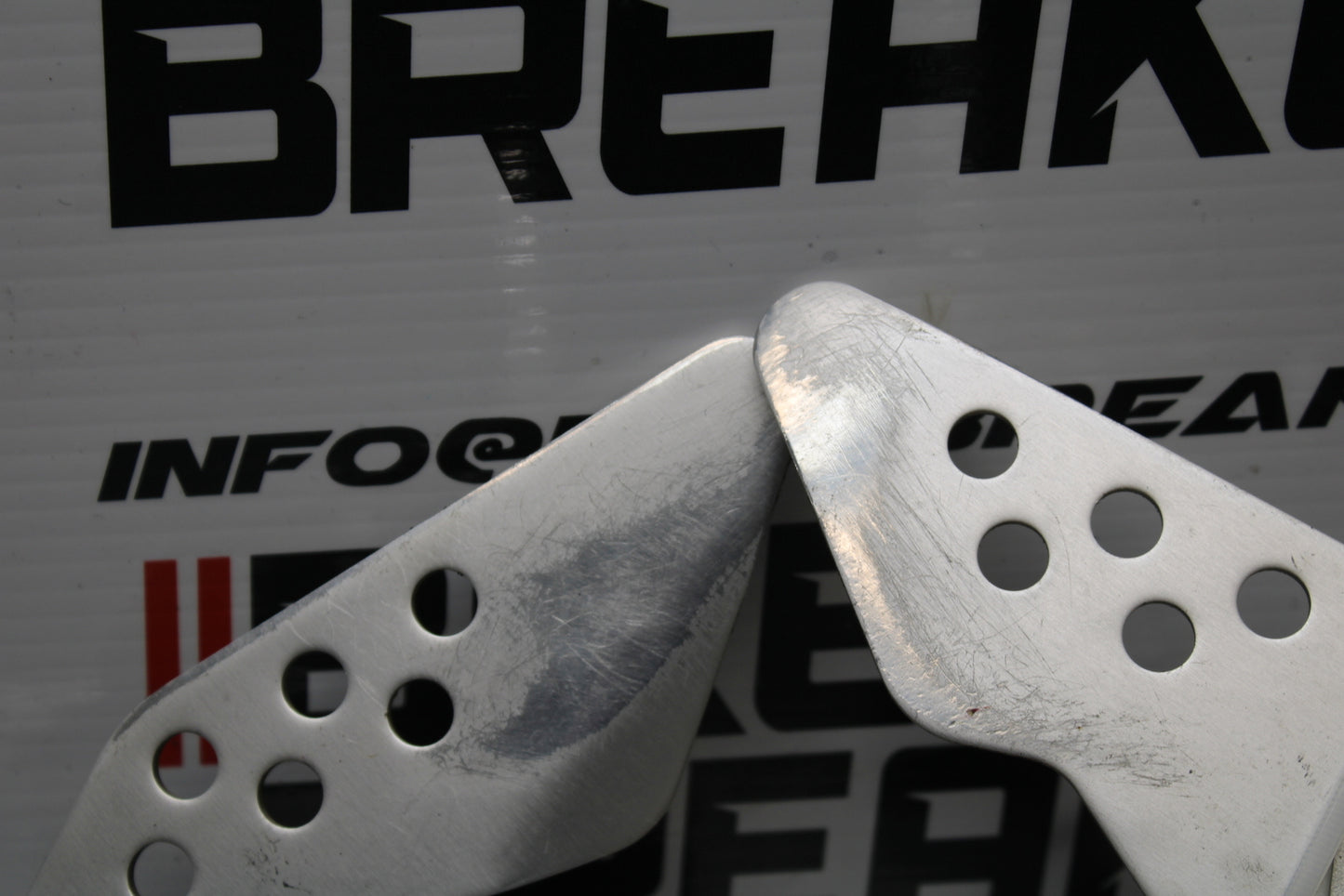 04-05 KAWASAKI NINJA ZX10R RIGHT LEFT REARSETS REAR SET DRIVER FOOT PEGS  BB163