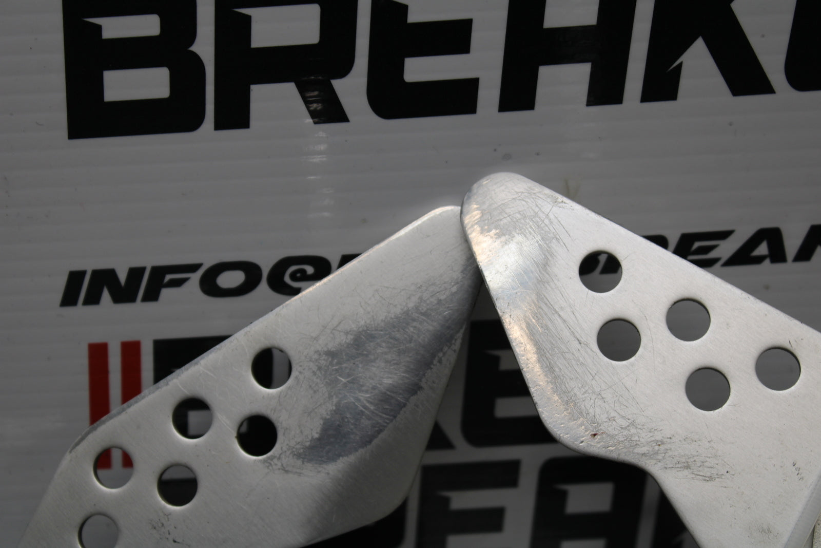 04-05 KAWASAKI NINJA ZX10R RIGHT LEFT REARSETS REAR SET DRIVER FOOT PEGS  BB163