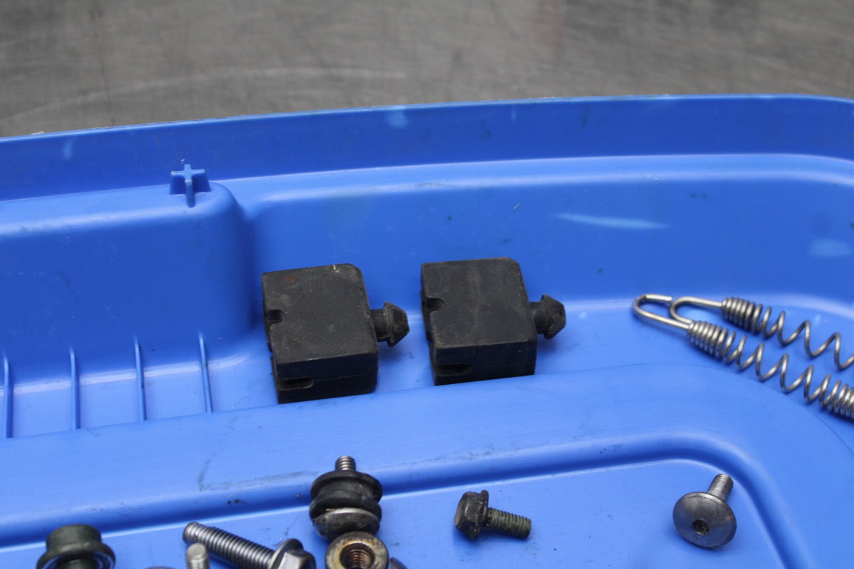 05 YAMAHA YZF R6 MOUNTING BOLTS HARDWARE MOTOR SCREWS BB814