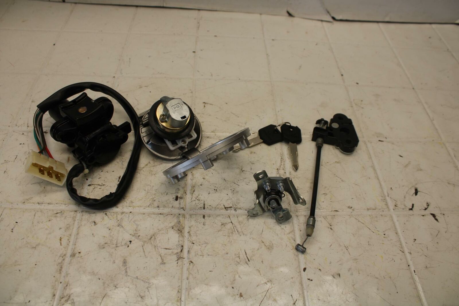 15 KAWASAKI NINJA EX300 ABS AFTERMARKET IGNITION LOCK KEY SET W/ GAS CAP BB14