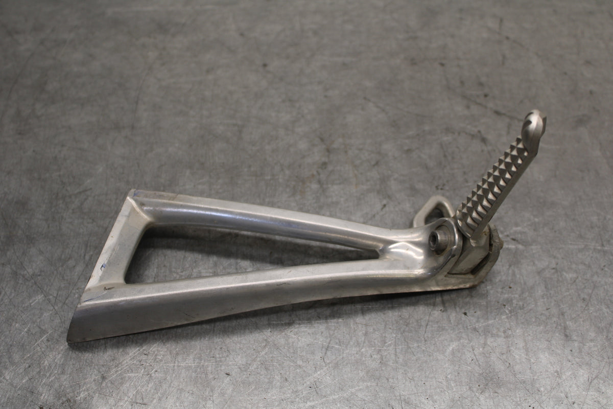 08-09 YAMAHA YZF R6S LEFT REAR BACK PASSENGER PEG  BB690