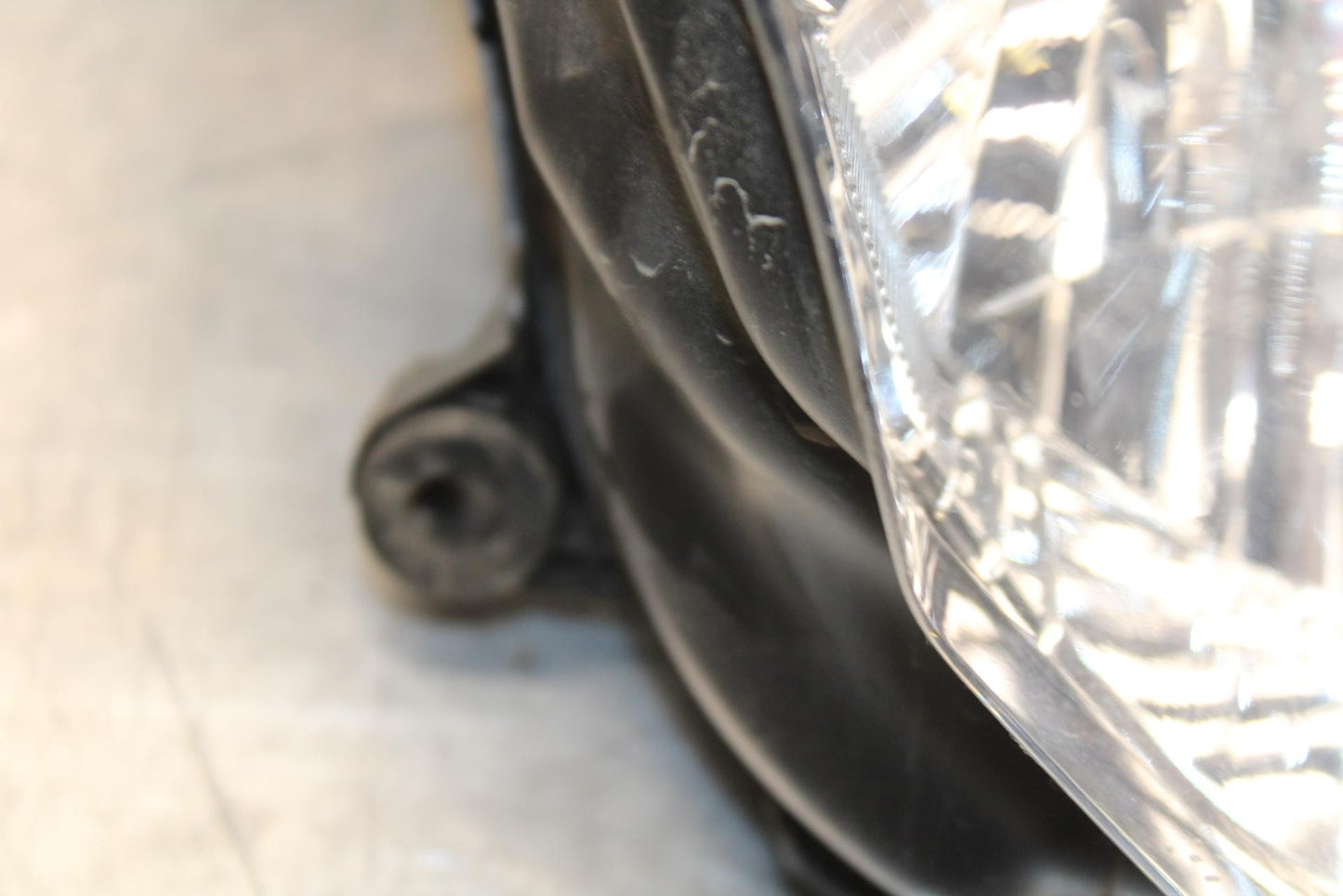 2015 Suzuki GSXR750 FRONT HEADLIGHT HEAD LIGHT LAMP BB595
