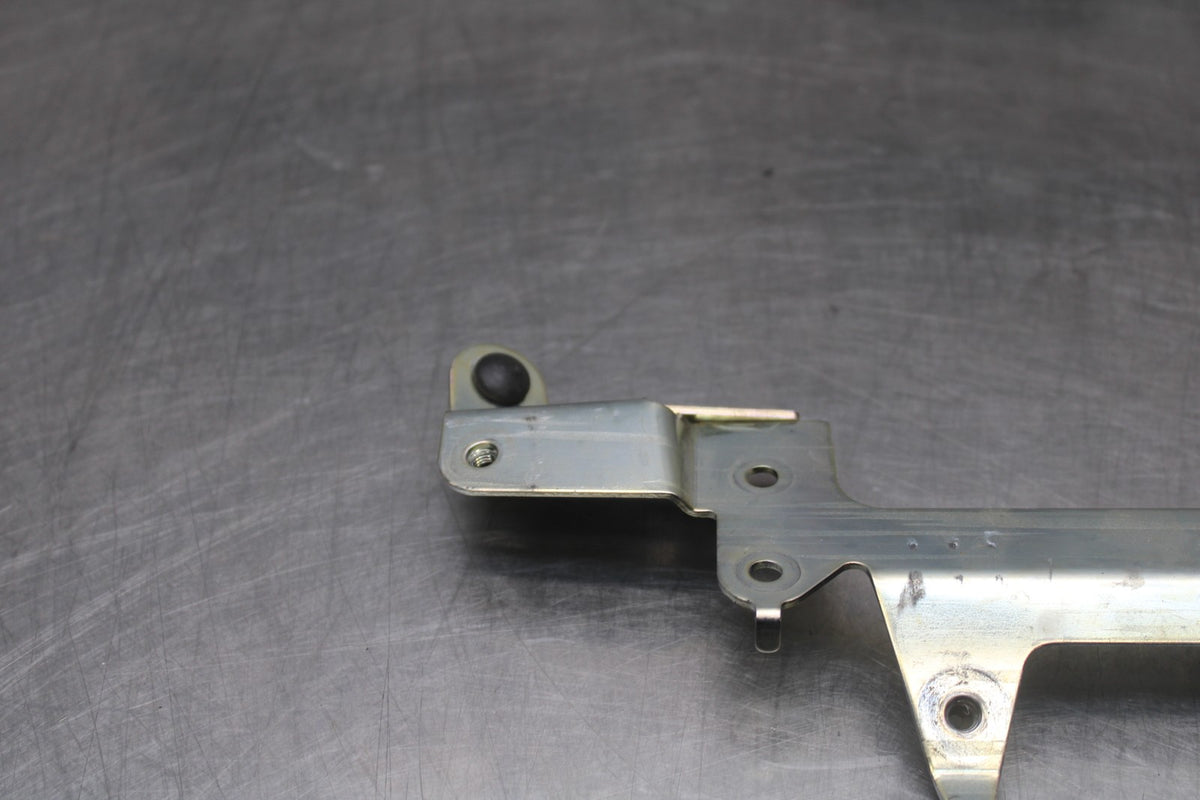23-24 YAMAHA MT-07 REAR SEAT MOUNTING BRACKET MOUNT BB927