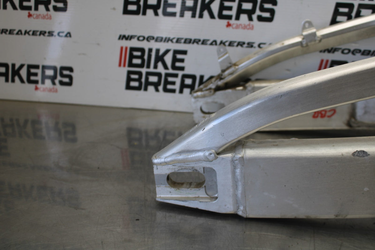 01 HONDA CBR900RR REAR SWINGARM BACK SUSPENSION SWING ARM BB00