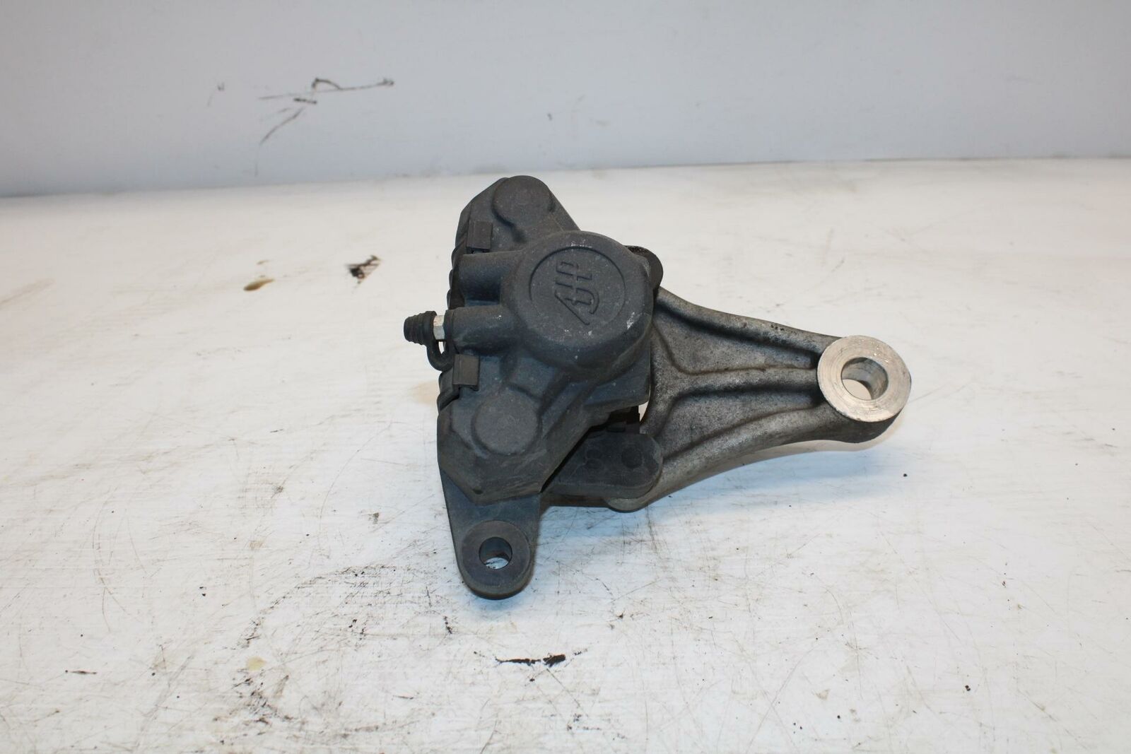 04-09 SUZUKI GS500F REAR BACK BRAKE CALIPER W MOUNT BRACKET BB261