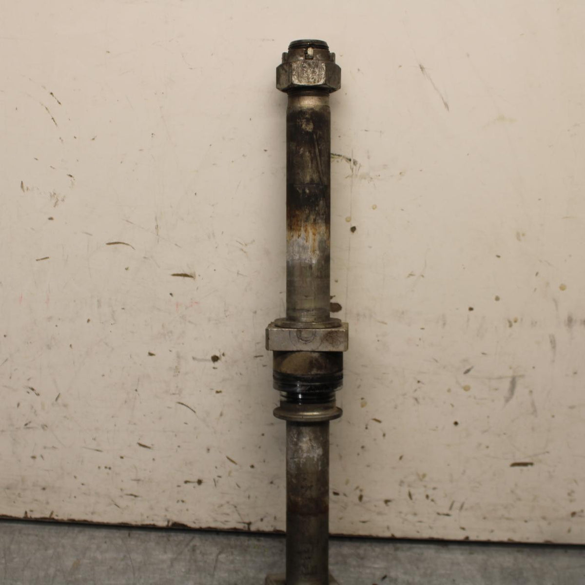 21 KAWASAKI NINJA ZX6R REAR AXLE BACK WHEEL RIM PIVOT BOLT AXEL 41068-0613 BB647