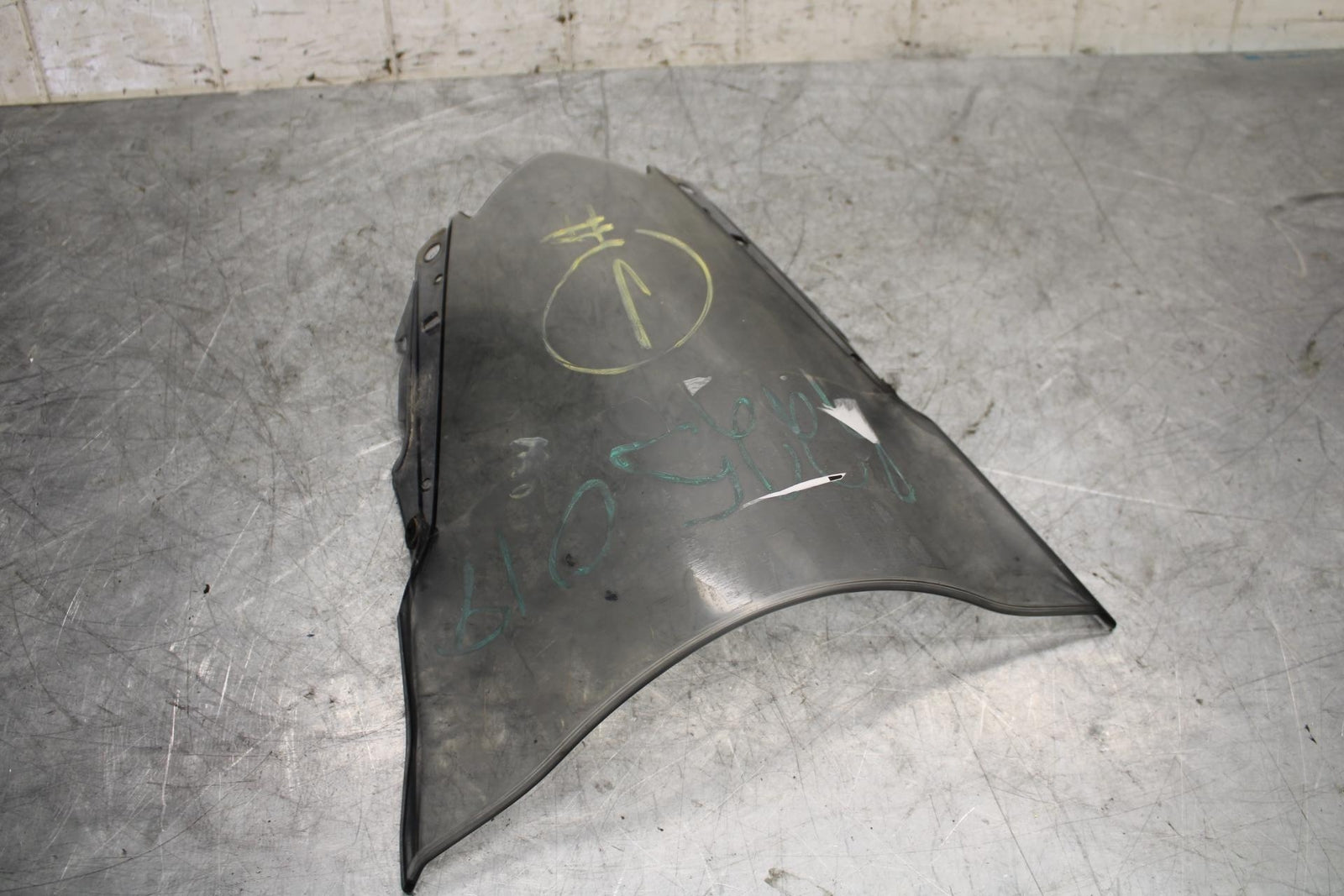 2015 Yamaha YZF R3 FRONT WINDSHIELD WINDSCREEN  1WD-F8381-00-00 BB526