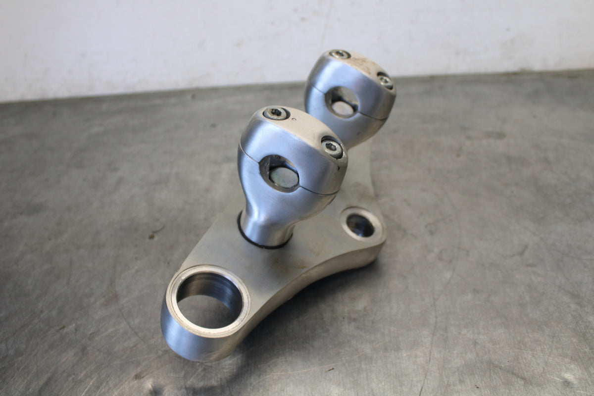04 SUZUKI INTRUDER 800 FORKS UPPER TRIPLE TREE CLAMP BB758
