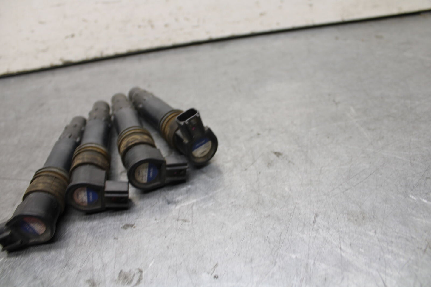 05-06 SUZUKI GSXR1000 IGNITION COILS COIL SPARK PLUG CAPS 33410-35F10 BB677