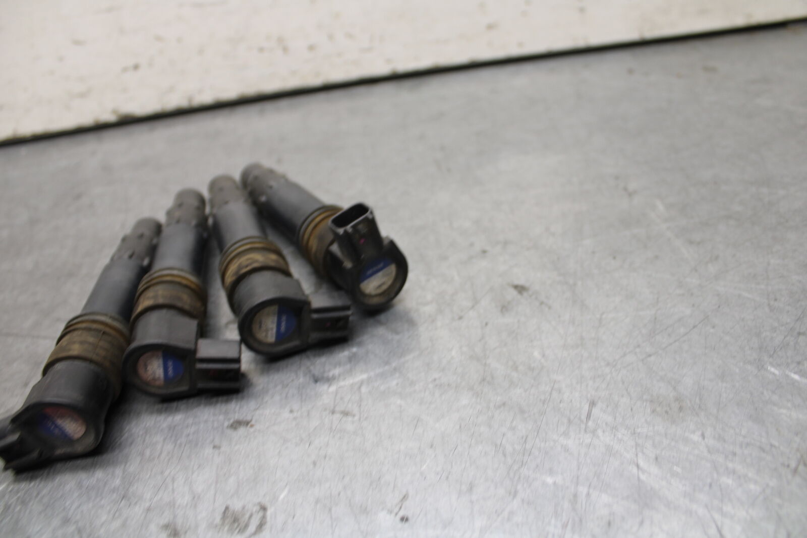 05-06 SUZUKI GSXR1000 IGNITION COILS COIL SPARK PLUG CAPS 33410-35F10 BB677