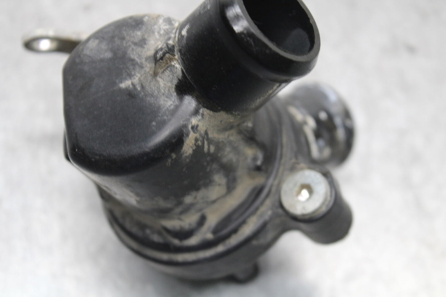 04-06 YAMAHA YZF R1 THERMOSTAT W HOUSING ASSEMBLY 5VY-12410-10-00 BB659