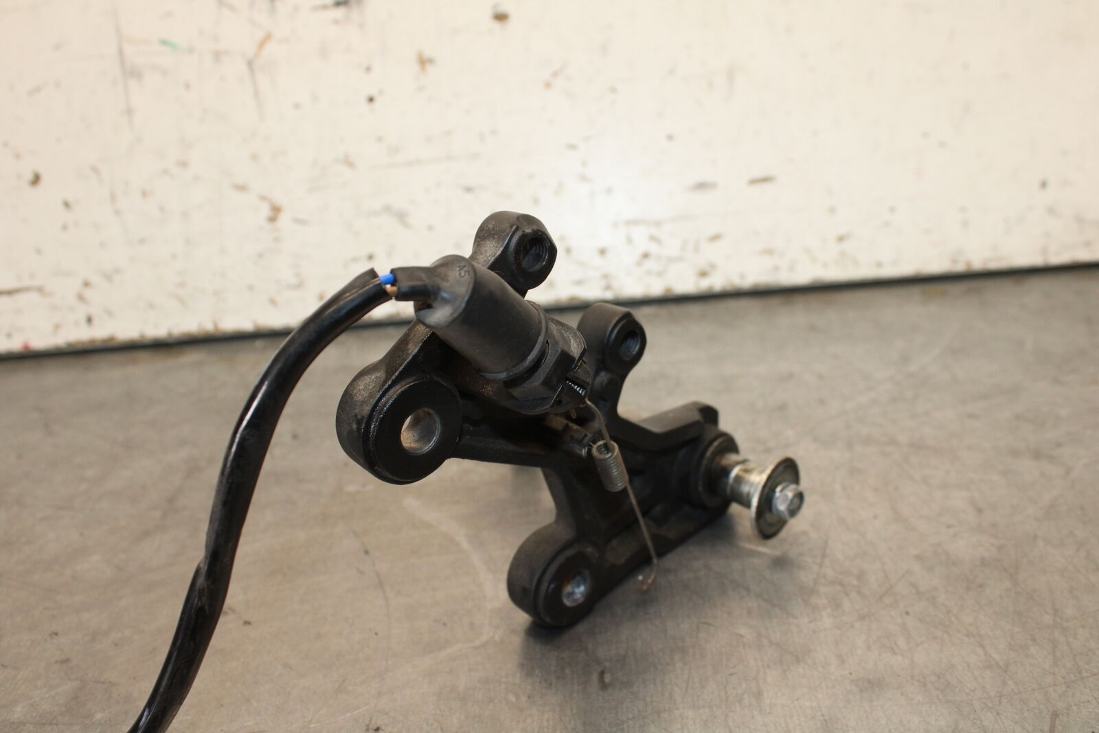 19-22 KAWASAKI Z400 RIGHT REARSET REAR SET DRIVER FOOT PEG REST STOP BB738