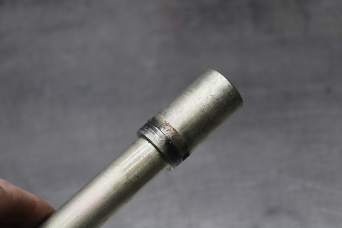 11-25 SUZUKI GSXR 600  FRONT WHEEL RIM AXLE PIVOT BOLT BB830