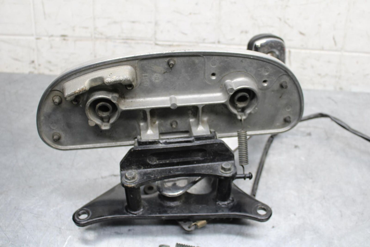 2005 Kawasaki Vulcan 1600 VN1600D Nomad RIGHT FRONT FOOT REST PEG STEP BB556