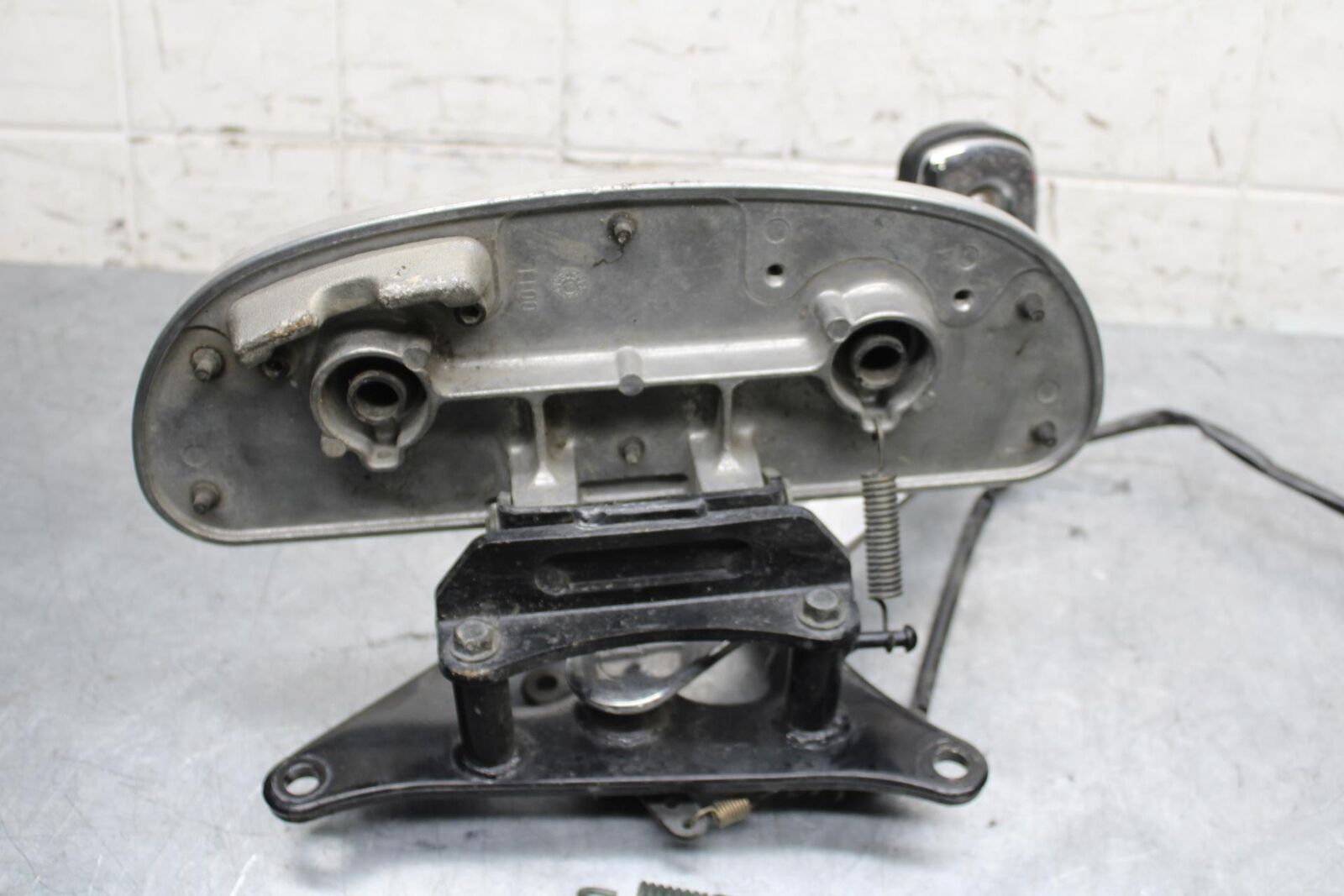 2005 Kawasaki Vulcan 1600 VN1600D Nomad RIGHT FRONT FOOT REST PEG STEP BB556