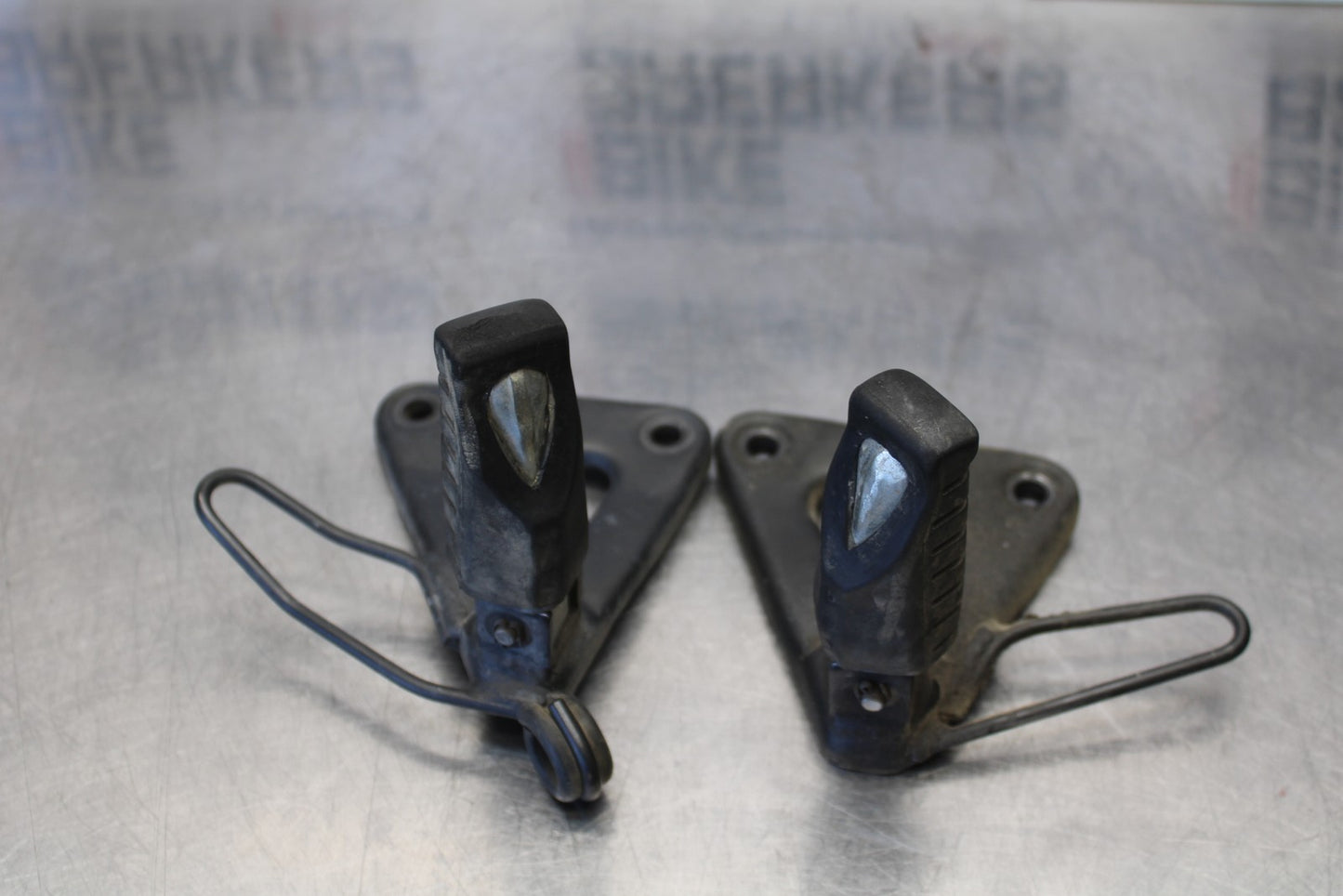 08-18 KAWASAKI KLR650 REAR BACK PASSENGER PEG SET PAIR BB183