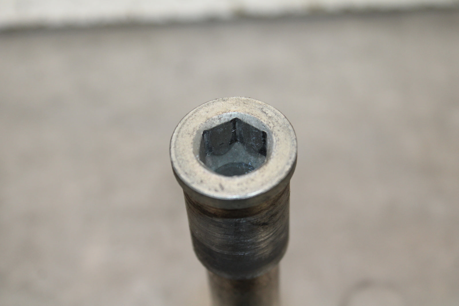 12-13 KAWASAKI Z1000 FRONT WHEEL RIM AXLE PIVOT BOLT BB743