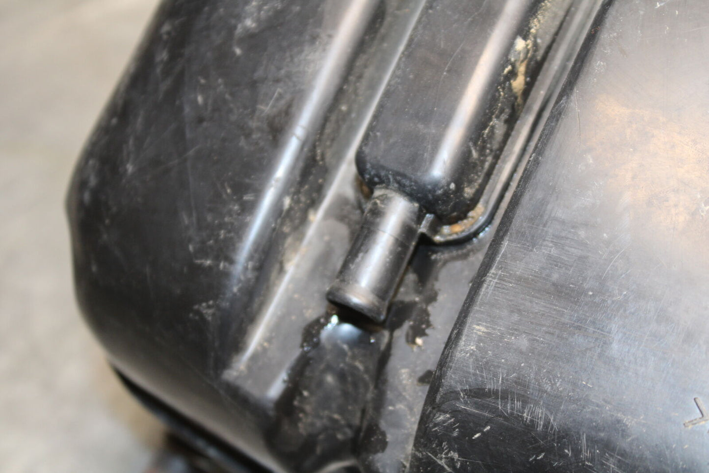 06-07 SUZUKI GSXR750 AIRBOX AIR INTAKE FILTER BOX 13700-02H03 BB670