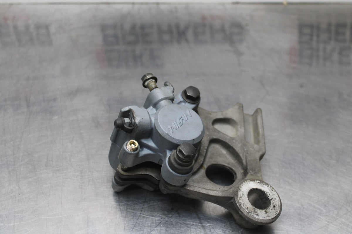 01-06 HONDA CBR600F4I REAR BACK BRAKE CALIPER W MOUNT BRACKET BB778