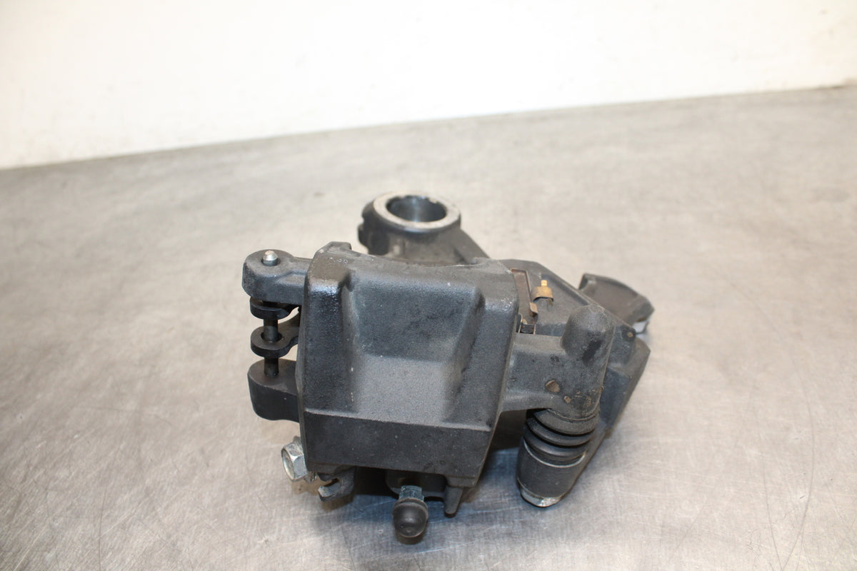 09 SUZUKI GSXR600 REAR BACK BRAKE CALIPER W MOUNT BRACKET BB759