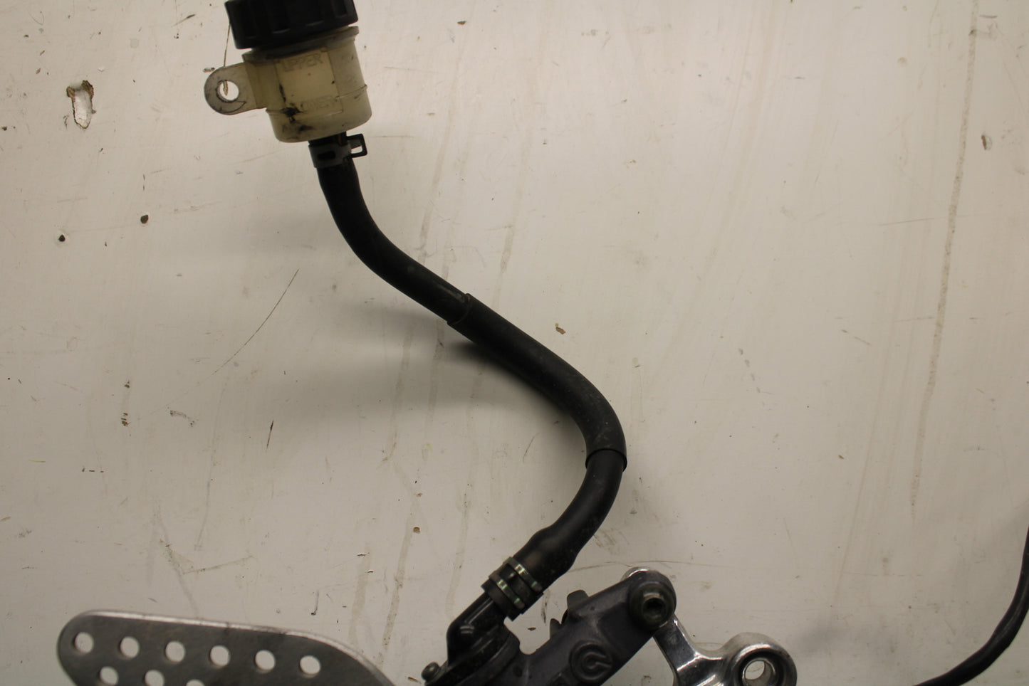 00-01 YAMAHA YZF R1 RIGHT REARSET REAR SET DRIVER FOOT PEG REST STOP BB755