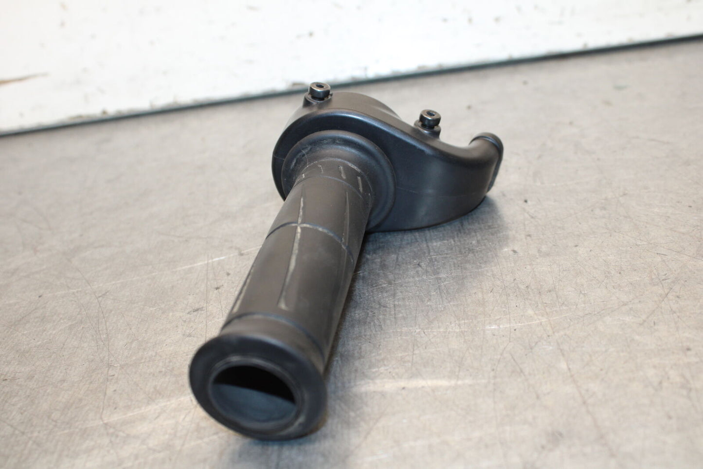 16 KAWASAKI NINJA ZX10R THROTTLE CABLE HOUSING AND TUBE BB650