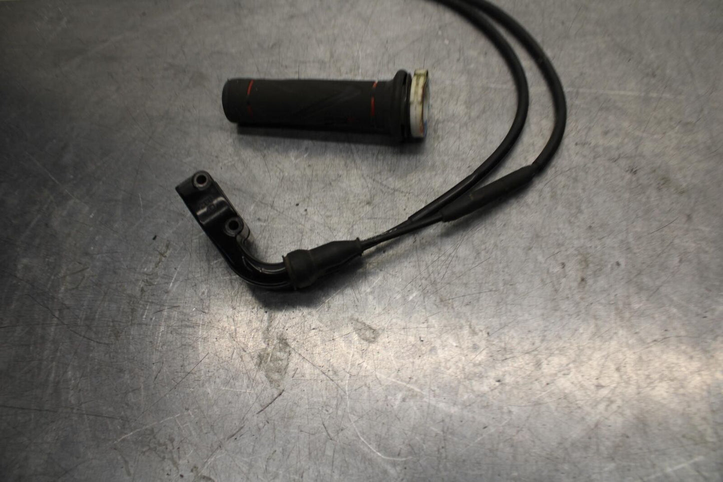 07 YAMAHA YZF R6 2c0 THROTTLE CABLE LINE HOUSING GUIDE 3XW-26282-01-00 BB75