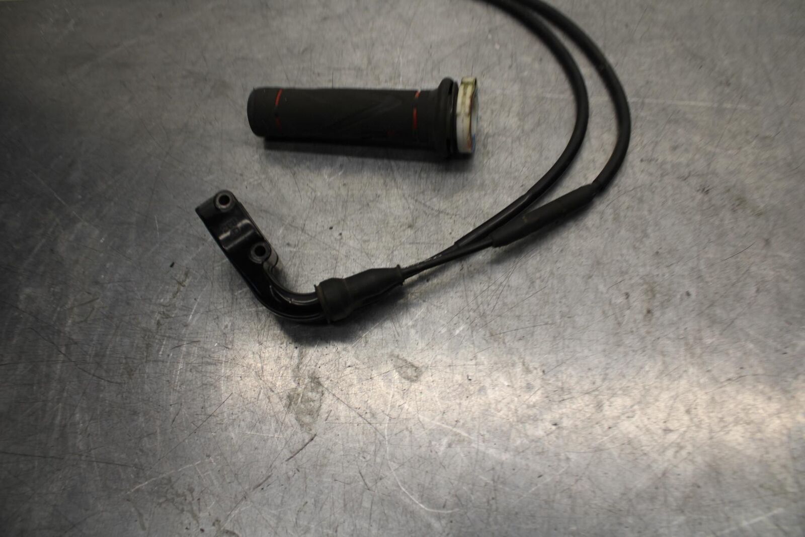 07 YAMAHA YZF R6 2c0 THROTTLE CABLE LINE HOUSING GUIDE 3XW-26282-01-00 BB75