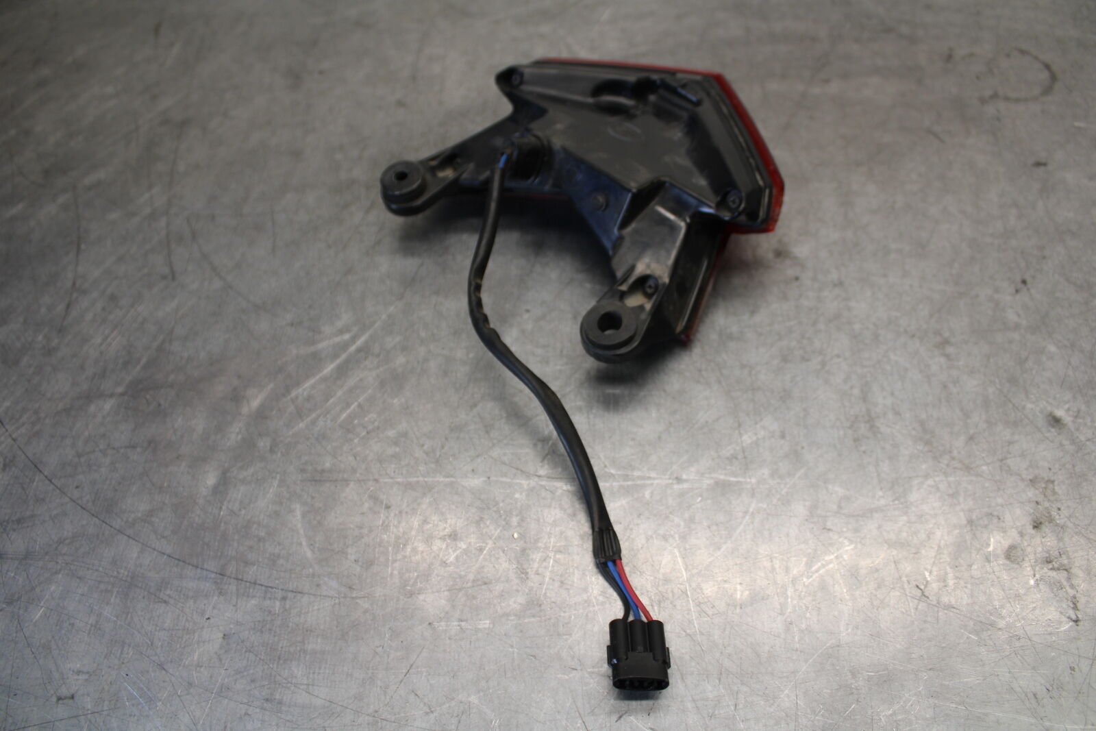 13-18 KAWASAKI NINJA ZX6R REAR TAIL TAILLIGHT BACK BRAKE LIGHT BB682