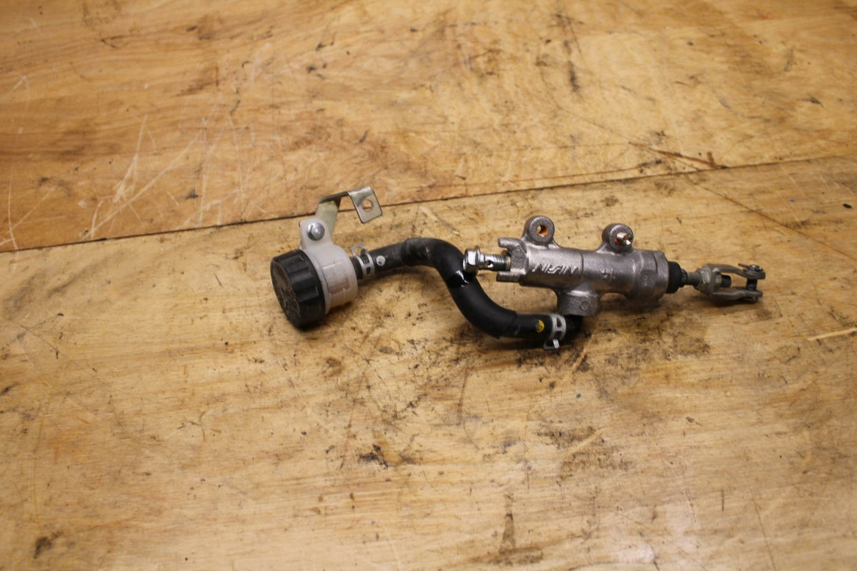 11-13 SUZUKI GSXR600 REAR BACK BRAKE MASTER CYLINDER W RESERVOIR BB330