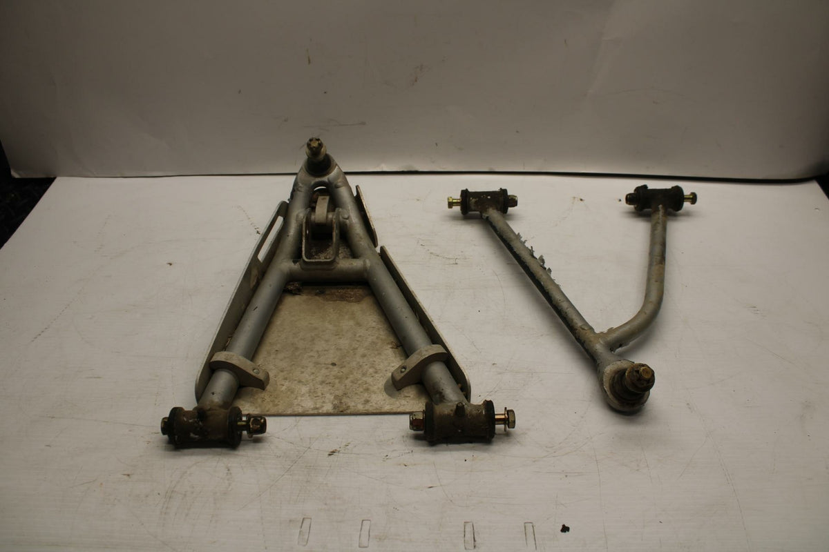 2005 Polaris Predator 500  LOWER UPPER RIGHT CONTROL A ARMS  1013799-385 BB269