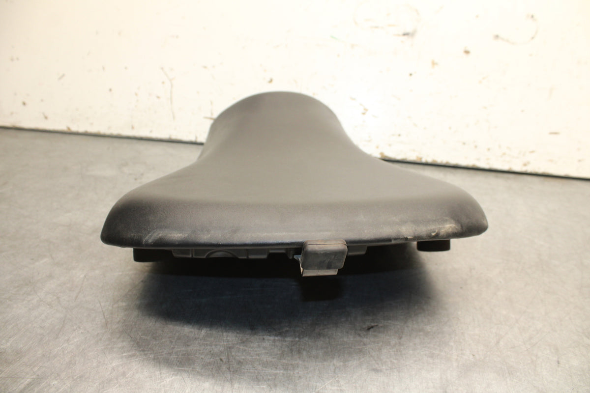 18-24 KAWASAKI NINJA 650 FRONT DRIVERS SEAT PAD SADDLE PILLION BB725