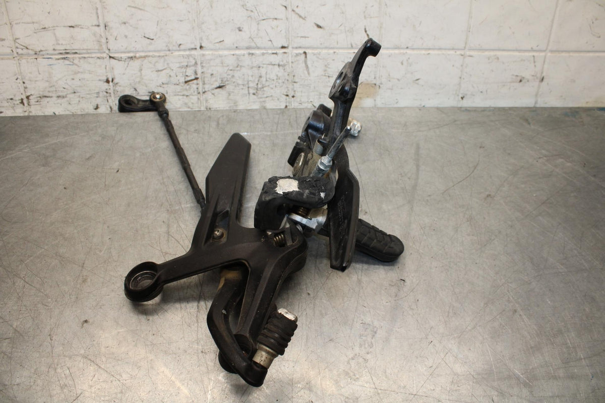 19-20 KTM 790 DUKE 790 RIGHT LEFT REARSETS REAR SET DRIVER FOOT PEGS  BB570
