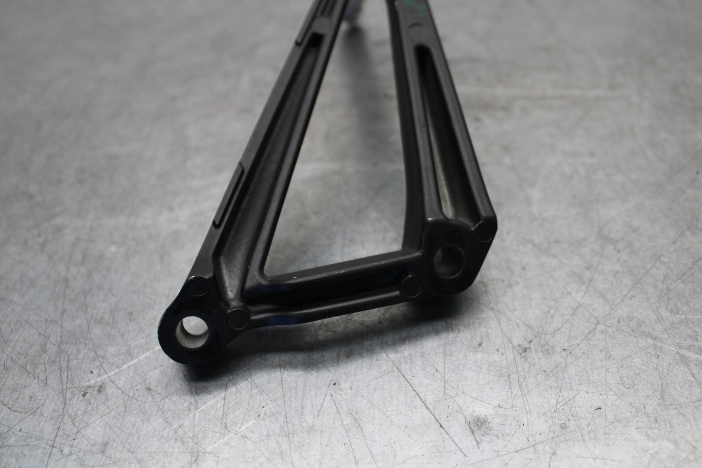 15-17 YAMAHA YZF R3 RIGHT REAR BACK PASSENGER PEG BB651