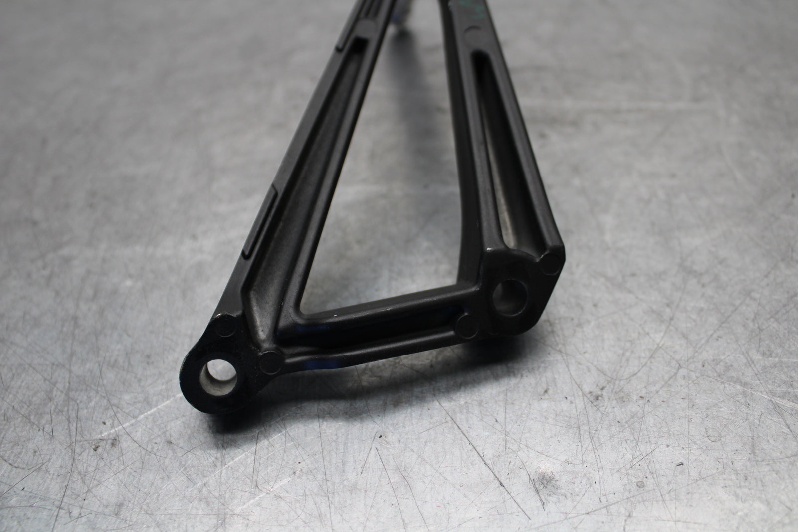 15-17 YAMAHA YZF R3 RIGHT REAR BACK PASSENGER PEG BB651