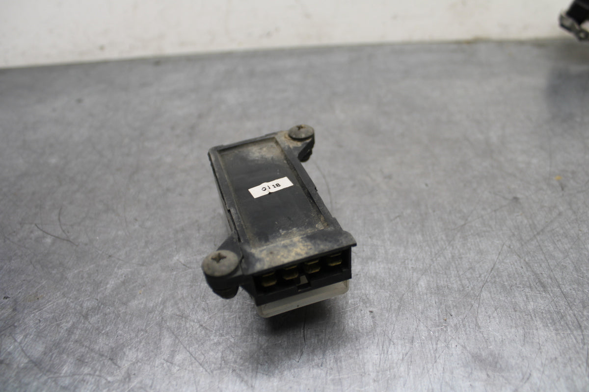 91-92 SUZUKI GSXR750 M  RELAY ASSEMBLY FUSE BOX BB125