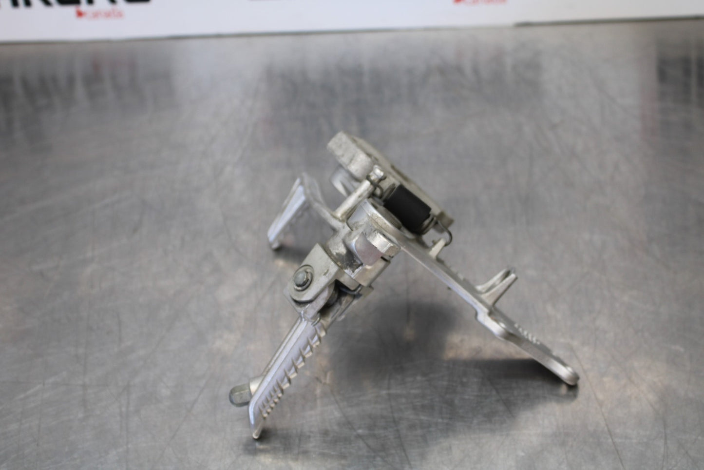 06-07 SUZUKI GSXR 600 RIGHT REARSET REAR SET DRIVER FOOT PEG REST STOP BB170