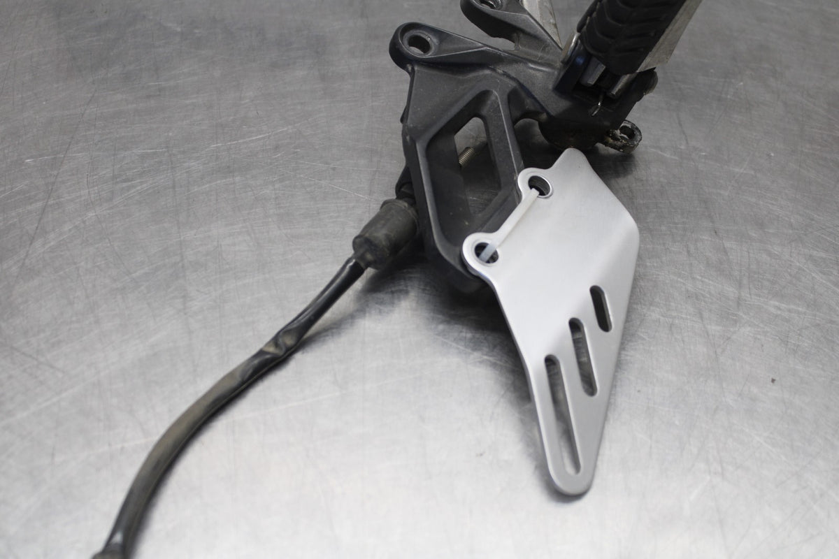08-09 KAWASAKI NINJA ZX14R RIGHT REARSET REAR SET DRIVER FOOT PEG STOP BB932