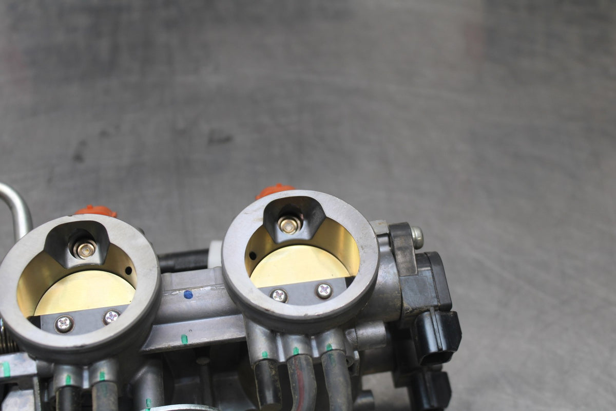 24-25 KAWASAKI NINJA ZX6R MAIN FUEL INJECTORS / THROTTLE BODIES BB785