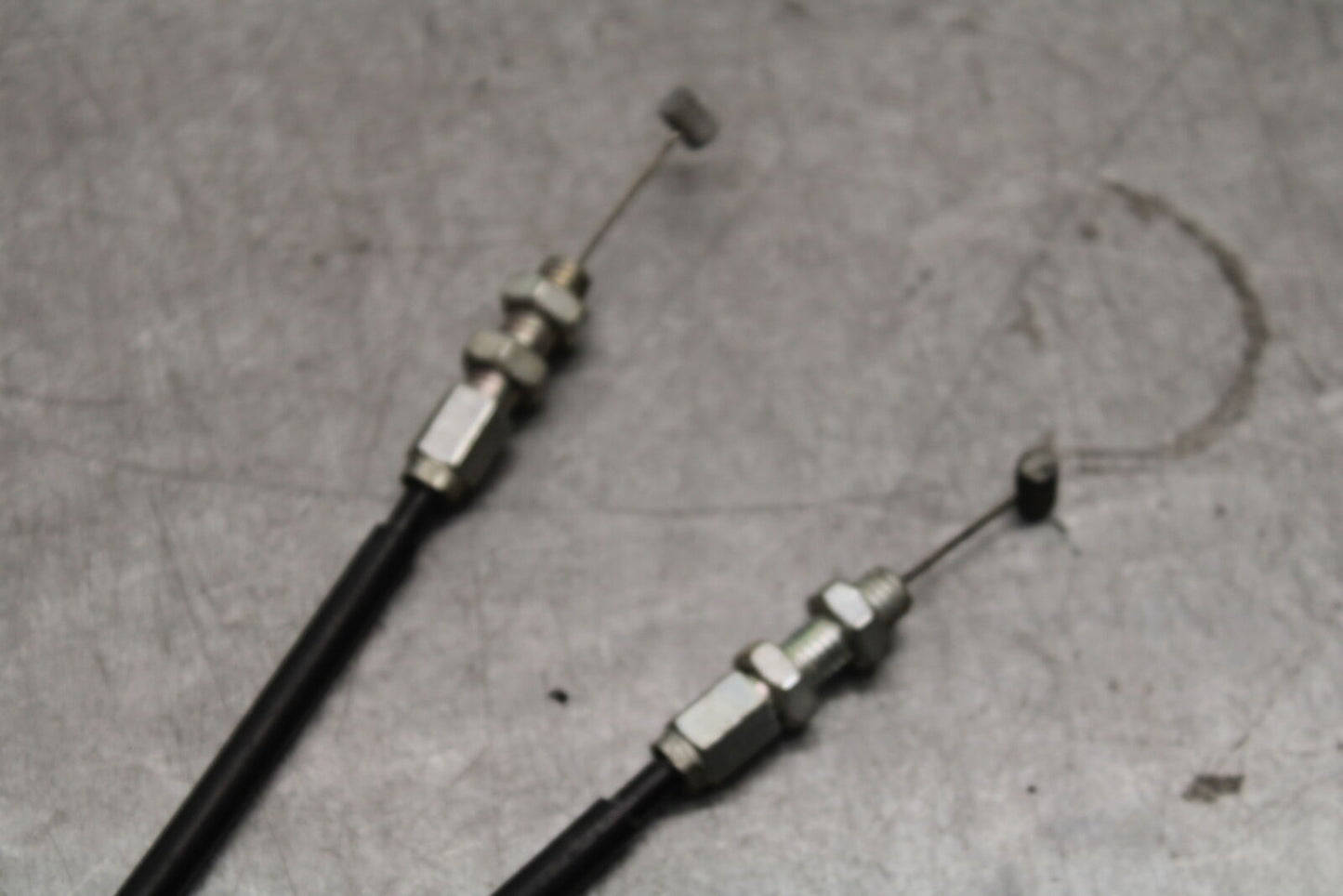 05-06 SUZUKI GSXR1000 THROTTLE CABLES LINES 58300-41G00 58300-41G10 BB677