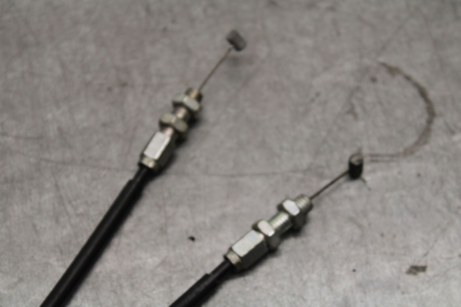 05-06 SUZUKI GSXR1000 THROTTLE CABLES LINES 58300-41G00 58300-41G10 BB677